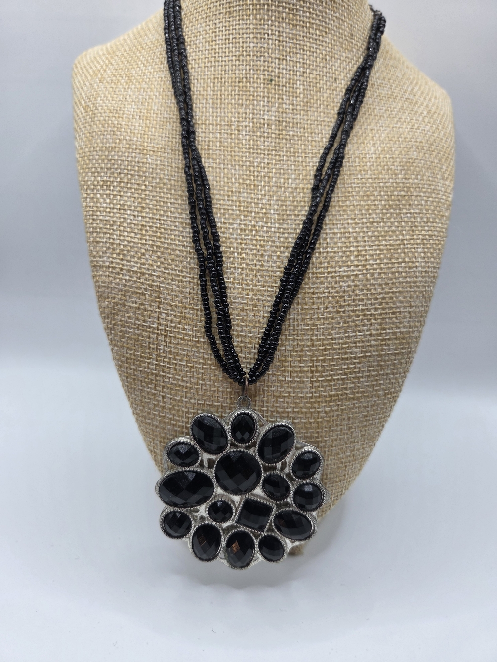 1485. Black Multi-Stone Pendant Necklace